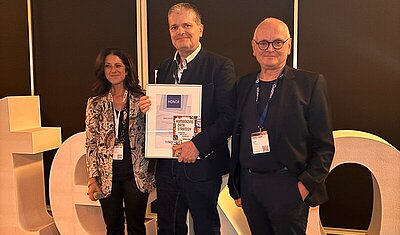 Michael Valent being honored by tekom Europe Chair and CEO